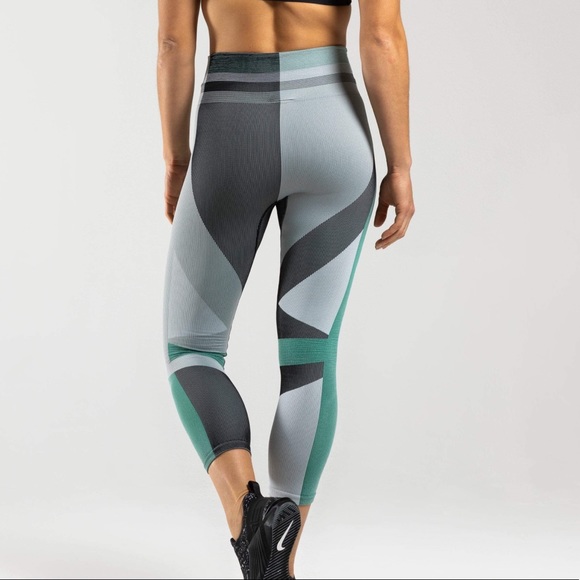 Nike Leggings/ training pants - Picture 2 of 6